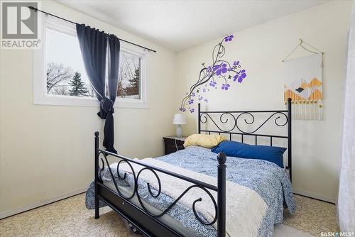 2126 Dewdney Avenue E, Regina, SK - Indoor Photo Showing Bedroom