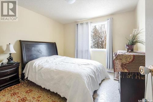 2126 Dewdney Avenue E, Regina, SK - Indoor Photo Showing Bedroom