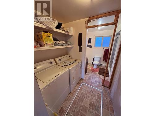 1926 Canyon Street, Creston, BC - Indoor Photo Showing Laundry Room