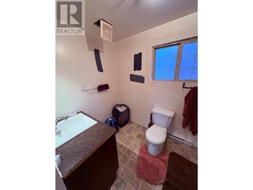 1926 Canyon Street, Creston, BC - Indoor Photo Showing Bathroom