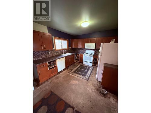 1926 Canyon Street, Creston, BC - Indoor Photo Showing Kitchen