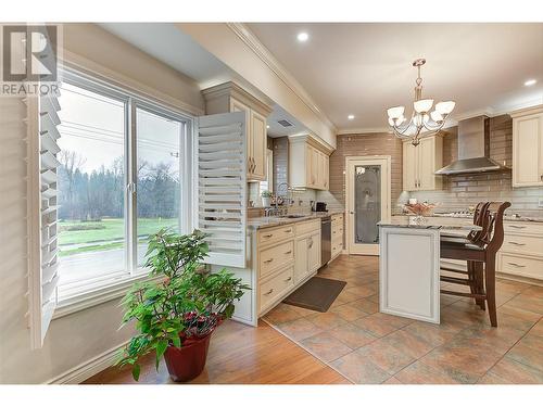 1961 Durnin Road Unit# 305, Kelowna, BC - Indoor Photo Showing Kitchen