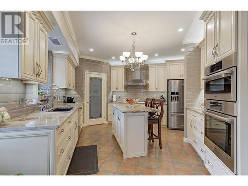 1961 Durnin Road Unit# 305, Kelowna, BC - Indoor Photo Showing Kitchen With Upgraded Kitchen