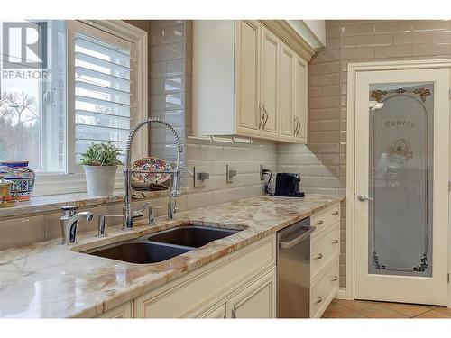 1961 Durnin Road Unit# 305, Kelowna, BC - Indoor Photo Showing Kitchen With Double Sink