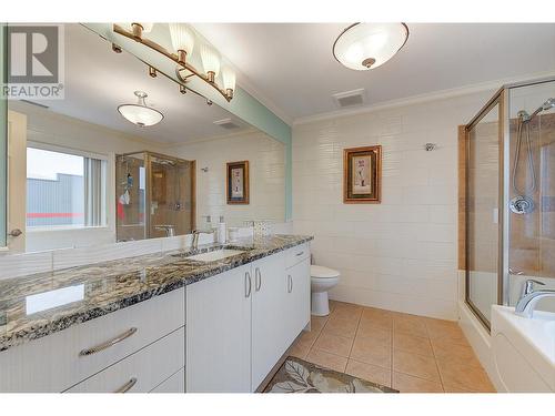 1961 Durnin Road Unit# 305, Kelowna, BC - Indoor Photo Showing Bathroom