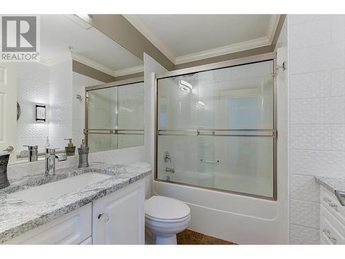 1961 Durnin Road Unit# 305, Kelowna, BC - Indoor Photo Showing Bathroom