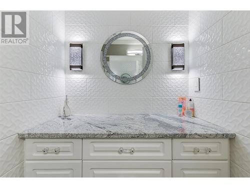 1961 Durnin Road Unit# 305, Kelowna, BC - Indoor Photo Showing Bathroom