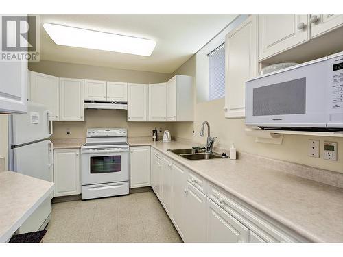 1961 Durnin Road Unit# 305, Kelowna, BC - Indoor Photo Showing Kitchen With Double Sink