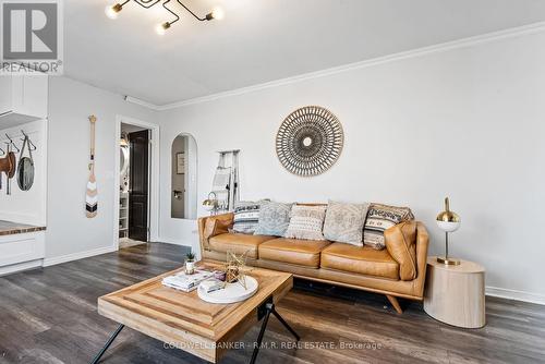 62 Scugog Street, Clarington (Bowmanville), ON - Indoor Photo Showing Living Room