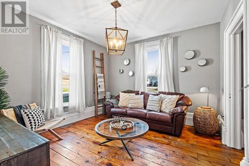 62 Scugog Street, Clarington (Bowmanville), ON - Indoor Photo Showing Living Room