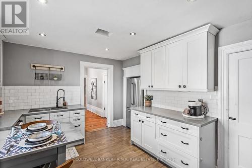 62 Scugog Street, Clarington (Bowmanville), ON - Indoor Photo Showing Kitchen With Upgraded Kitchen