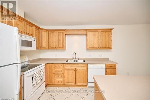 14 - 630 Albert Street, Fort Erie (333 - Lakeshore), ON - Indoor Photo Showing Kitchen