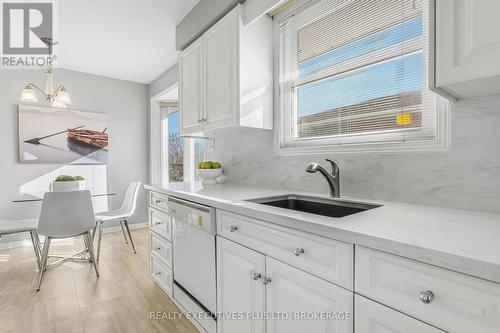 616 Bunting Road, St. Catharines (441 - Bunting/Linwell), ON - Indoor Photo Showing Kitchen