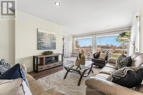 616 Bunting Road, St. Catharines (441 - Bunting/Linwell), ON - Indoor Photo Showing Living Room