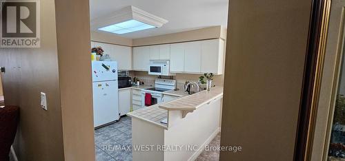 6 - 3600 Colonial Drive, Mississauga, ON - Indoor Photo Showing Kitchen