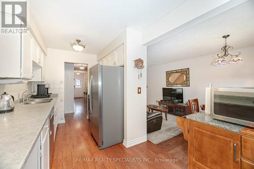 6017 Chidham Crescent, Mississauga, ON - Indoor Photo Showing Kitchen