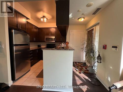 120 - 70 Absolute Avenue, Mississauga, ON - Indoor Photo Showing Kitchen