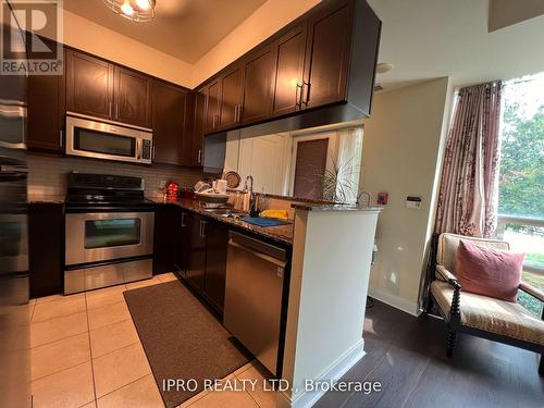 120 - 70 Absolute Avenue, Mississauga, ON - Indoor Photo Showing Kitchen With Double Sink