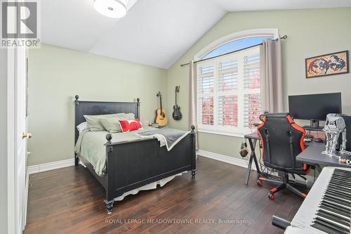 18 North Ridge Crescent, Halton Hills, ON - Indoor Photo Showing Bedroom