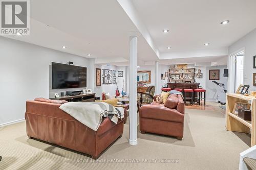 18 North Ridge Crescent, Halton Hills, ON - Indoor Photo Showing Living Room