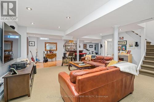 18 North Ridge Crescent, Halton Hills, ON - Indoor Photo Showing Living Room