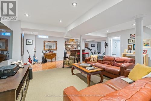 18 North Ridge Crescent, Halton Hills, ON - Indoor Photo Showing Living Room