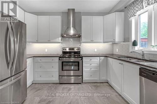 93 Southshore Crescent, Hamilton, ON - Indoor Photo Showing Kitchen With Double Sink With Upgraded Kitchen