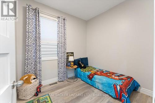 72 Leeming Street, Hamilton, ON - Indoor Photo Showing Bedroom