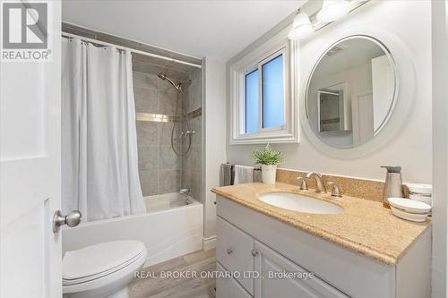 72 Leeming Street, Hamilton, ON - Indoor Photo Showing Bathroom