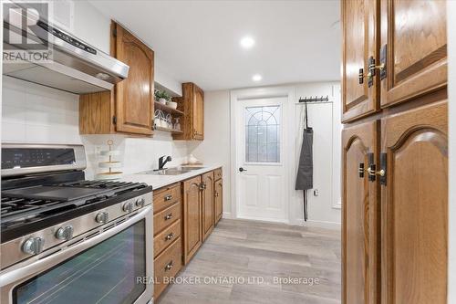 72 Leeming Street, Hamilton, ON - Indoor Photo Showing Kitchen