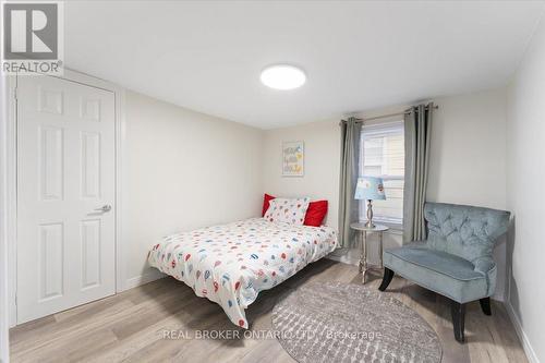 72 Leeming Street, Hamilton, ON - Indoor Photo Showing Bedroom