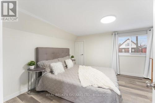 72 Leeming Street, Hamilton, ON - Indoor Photo Showing Bedroom