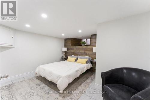 72 Leeming Street, Hamilton, ON - Indoor Photo Showing Bedroom