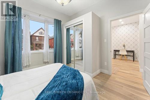 72 Leeming Street, Hamilton, ON - Indoor Photo Showing Bedroom