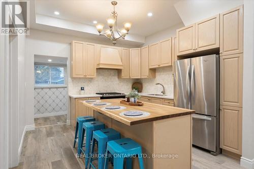 72 Leeming Street, Hamilton, ON - Indoor Photo Showing Kitchen