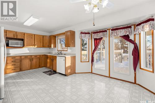 175 Sherry Crescent, Saskatoon, SK - Indoor Photo Showing Kitchen