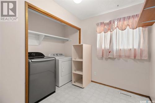 175 Sherry Crescent, Saskatoon, SK - Indoor Photo Showing Laundry Room