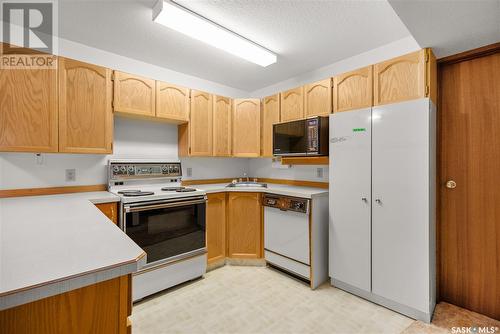 175 Sherry Crescent, Saskatoon, SK - Indoor Photo Showing Kitchen