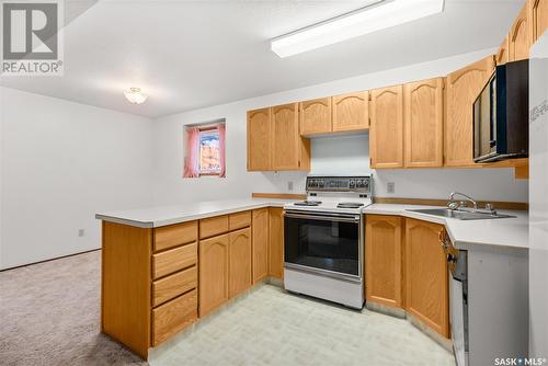 175 Sherry Crescent, Saskatoon, SK - Indoor Photo Showing Kitchen