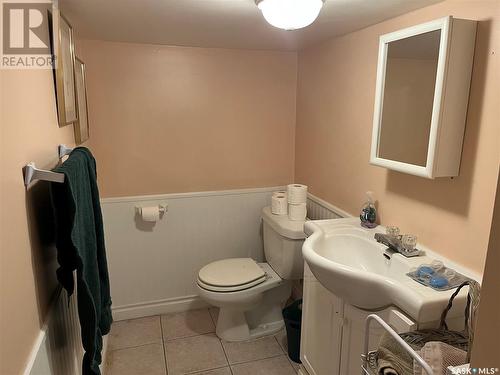 1170 2Nd Avenue Ne, Moose Jaw, SK - Indoor Photo Showing Bathroom