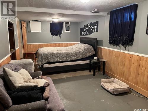 1170 2Nd Avenue Ne, Moose Jaw, SK - Indoor Photo Showing Bedroom