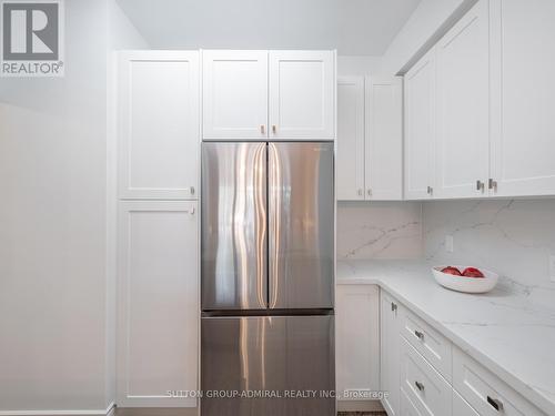 208 - 801 Lawrence Avenue E, Toronto, ON - Indoor Photo Showing Kitchen