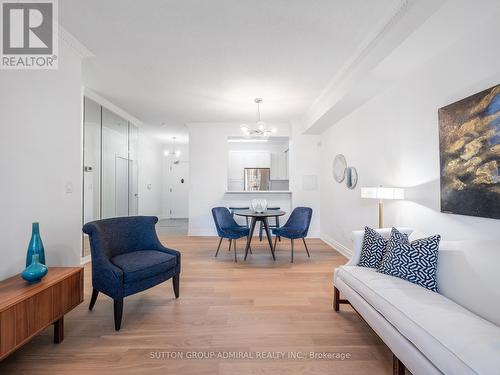 208 - 801 Lawrence Avenue E, Toronto, ON - Indoor Photo Showing Living Room