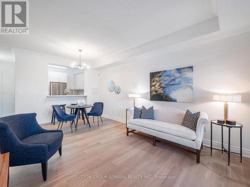 208 - 801 Lawrence Avenue E, Toronto, ON - Indoor Photo Showing Living Room