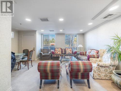 208 - 801 Lawrence Avenue E, Toronto, ON - Indoor Photo Showing Living Room