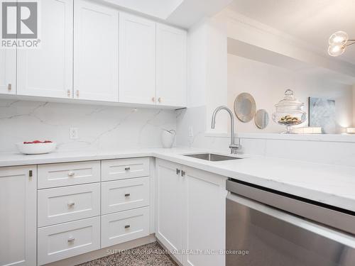 208 - 801 Lawrence Avenue E, Toronto, ON - Indoor Photo Showing Kitchen