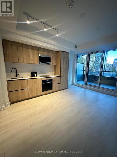 212 - 127 Broadway Avenue, Toronto, ON - Indoor Photo Showing Kitchen