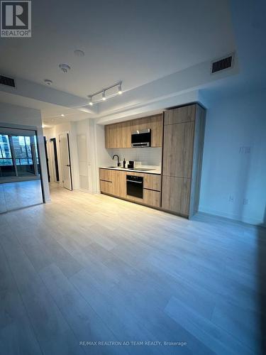 212 - 127 Broadway Avenue, Toronto, ON - Indoor Photo Showing Kitchen