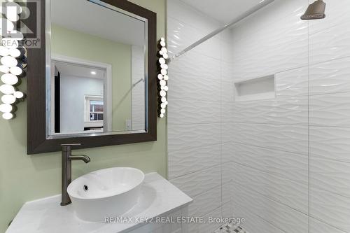 51 Oakworth Crescent, Toronto, ON - Indoor Photo Showing Bathroom