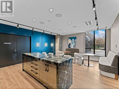 215 - 286 Main Street, Toronto, ON - Indoor Photo Showing Kitchen